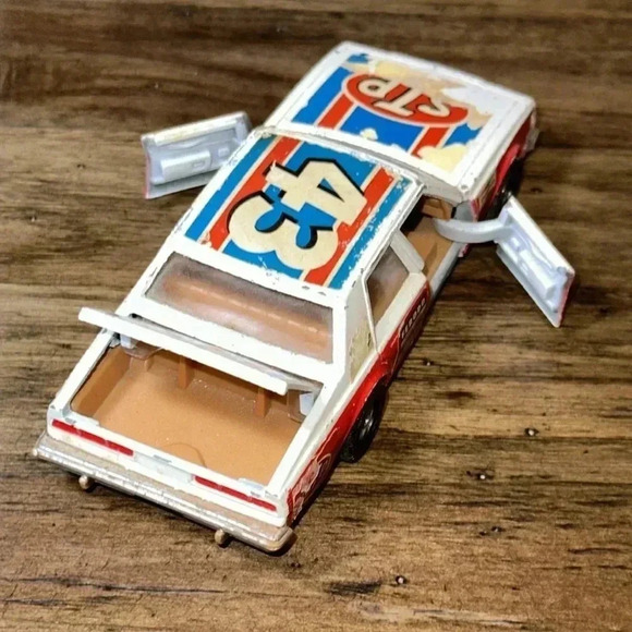 Vintage Corgi Toys Chevrolet Caprice Classic STP Racecar Dorcas Rally Car 43 - Picture 7 of 12